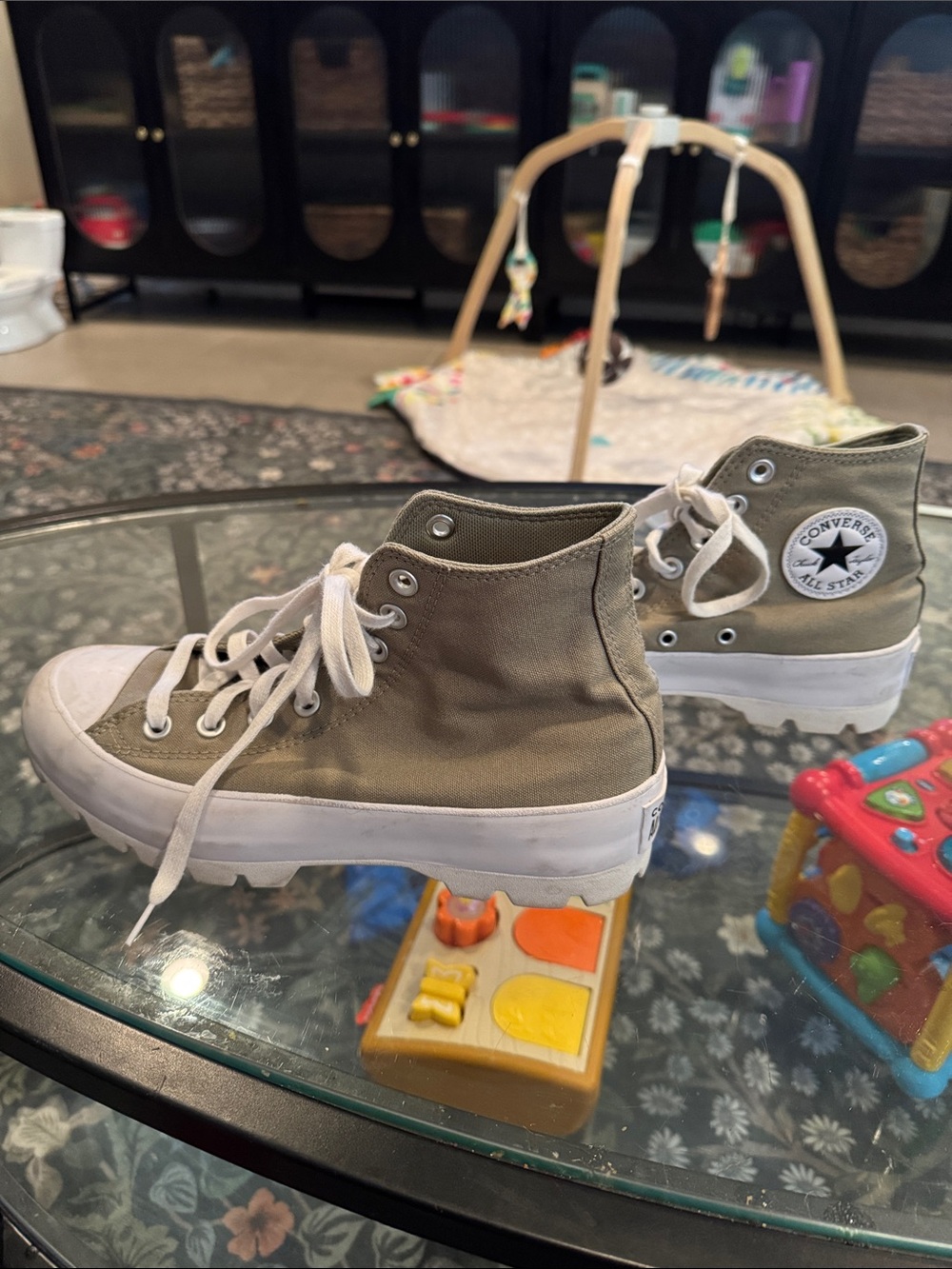 Women’s Size 8.5 Chuck Taylor Platform Athletic Lace Up